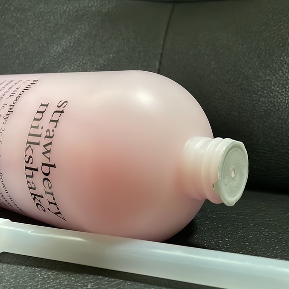 NEW Philosophy Strawberry Milkshake 32 oz sealed shampoo, shower & bubble bath - Picture 4 of 4